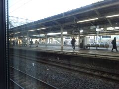 各駅に停まる様子をフラットグリーン席からまったりと眺め、