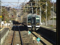 宇都宮から日光まで40km以上もあるのに、その間に駅が５つしかなく、駅間距離がやたらと長い。
そして標高も400ｍくらい上がる、意外と山岳路線。

使われている車両は、いまや全部これで、ワンマン化されている。