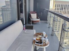 当然バルコニーで食べるよね～