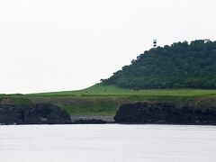 知床岬灯台もはっきり見えてきました。