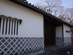 旧母里太兵衛邸長屋門
黒田二十四騎の1人である母里太兵衛の屋敷にあった長屋門。1952年に解体後、1965年に現在地へ移設。