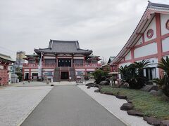 歩いて妙国寺へ。家康が本能寺の変の時に泊まっていたお寺。他にも信長ゆかりの蘇鉄の木、幕末堺事件の切腹の場
　拝観料400円がおもてなしチケットで360円
館内撮影禁止、マンツーマンで案内していただき、宝物資料館や、家康が気に入ったという庭園が面白かった
　撮影禁止だから行かないと見ることの出来ない場所、40分位滞在
　ここから東に少し行けばシマノ自転車博物館がありますが今回はパス