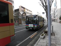 上土から沼津御用邸記念公園まで利用した伊豆箱根バスです。市内の公共交通はルートによってバス会社を使い分けるスタイルになります。