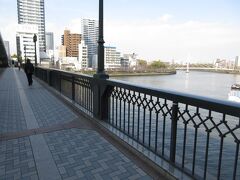 天満橋を渡り 北の方向へ
　