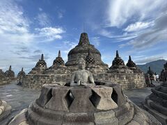 見学用に格子のカバー（なんて言うのかわからん）を取り除いて仏像を見せてくれているところがありました♪