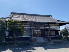 観音坂を登ったところにある西念寺。
西念寺は徳川家康に仕えた服部半蔵が開基した浄土宗のお寺です。