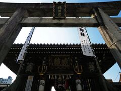 東長寺から歩いて7分、博多の総鎮守で博多祇園山笠が奉納される神社としても有名な“櫛田神社”に到着。