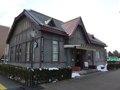 お茶休憩で、近くのスタバへ

建屋は、旧第八師団長官舎で国の登録有形文化財で、こうした文化財への出店は神戸の異人館についで2店目なのだそうです


