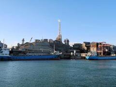 契島は東邦亜鉛の関連会社、東邦契島精錬の工場となっていて亜鉛の精錬が行われています。