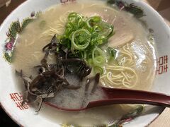 締めに屋台で博多ラーメン