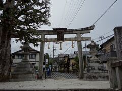 一乗寺下り松のすぐ近くに建っている八大神社の一の鳥居。
寄り道しなかったので見たのは鳥居だけ。