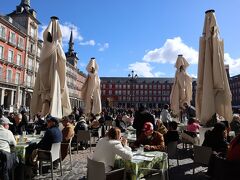 マヨール広場に出てきました。
スペインは渡航先に人気ネ。