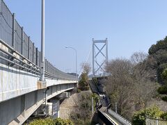 遊歩道もあるようですが、橋が見える場所までにしました。
この日は天気も良くて景色もきれいで暖かくて条件が良かったと思います。