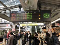 第二日目は私はワイフ、娘と別行動。
京都へ行きます。大阪駅から快速にて京都へ。