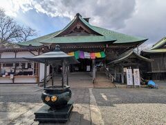 弘明寺で参拝。
弘明寺の本堂です。