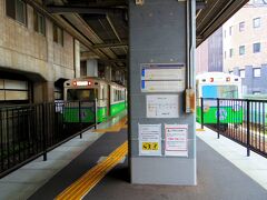 乗り換えた四日市駅でちゃっちゃい電車発見