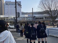 湖畔からダラダラと長い登坂を１５分ほど歩き大津駅到着