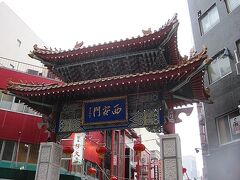 ポートタワーから徒歩15分程度で、南京町へ到着です。

西安門より入ります。