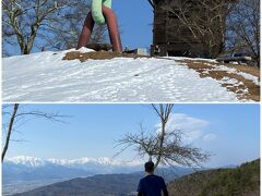 長峰山の山頂に到着です♪
まだまだ雪がたくさん残ってました。
絶景かな！