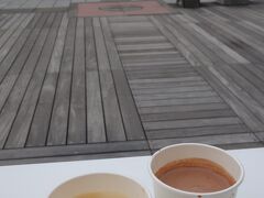 長崎の港に戻り出島ワーフのカフェにて、しばし休憩。最近の旅先での傾向は海の見えるカフェだと、ついつい長居してしまう事です。休憩したら昼食に向かう事にします。

続く・・・