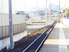 星川駅は自動改札機もあり整備された駅でしたが、北勢線を走っている車両は
旧型の路面電車と同じ駆動方式だそうです。