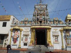 ヒンドゥー教寺院です。1833年建築だそうです。
交易のために来たインド人のうちのヒンドゥー教徒の信仰の場でした。
