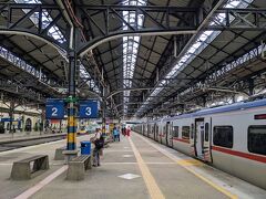 ひとつ隣のクアラルンプール駅で下車！
ここから国立モスクへ向かいます。
