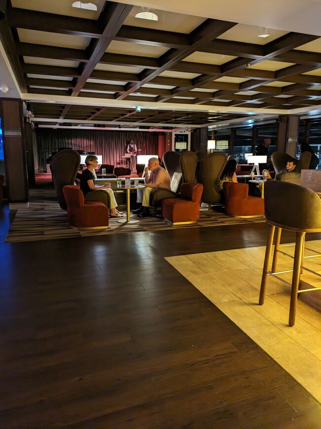 音楽バーがあったり