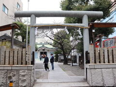 御堂筋線で大国町駅から心斎橋駅へ

御津八幡宮に行きました