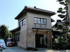 コチラは 旧・岡田医院の診療所。現在は、知多木綿の販売所として稼働中。。