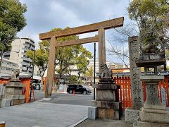 最初に訪れたのは、生田神社です。

ここ生田神社は、伊勢神宮内宮にお祀りされる天照大神の和魂、あるいは妹神と伝えられ、稚くみずみずしい日の女神様であり、物を生み育て万物の成長をご加護する神様として、ご崇敬を集めています。
、