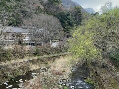 須雲川沿いに歩いて箱根湯本駅前へ