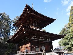 源頼朝の寄進による日本最古の多宝塔と言われています。
