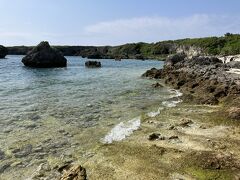 中の島海岸。逆光で写真はイマイチだが美しいぞ。