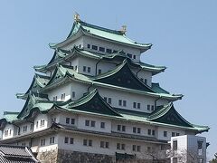 どーんと大きい～!名古屋城！！
金のシャチホコもついてます。