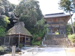 さらに能登半島を北上し、加賀藩前田家三代藩主利常の母寿福院の菩提寺である妙成寺へ