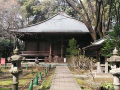 薬師堂には国の重要文化財の薬師如来坐像が安置されています、作製時期は不明ですが平安時代末期から鎌倉時代の物だそうです、国分寺跡付近には歴史的な建物も残っていて、国分寺の崖上に崖下も武蔵野の原風景が残る素敵な場所でした

西国分寺駅まで歩いて立川のホテルに向かいます