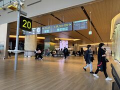 さて、こちら関西国際空港第1ターミナル。
今回は久しぶりの長時間フライトでヨーロッパへ参ります！
ドキドキとワクワクでいっぱい…！