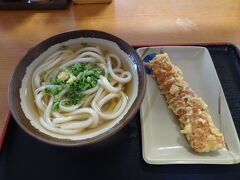 わたしは
◆ かけうどん（小）280円　
◆ 竹輪　　　　　　130円

●食事内容●　～税込み～
 かけうどん（大）400円
 かけうどん（小）280円　
 野菜かき揚げ　　150円
 竹輪　　　　　　130円　　計960円

