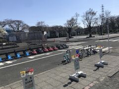 淵野辺駅からすぐの鹿沼公園を通る