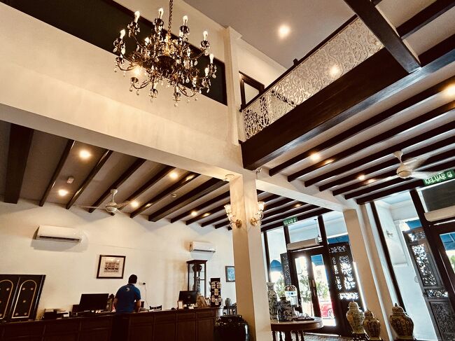 立派なフロントデスク。<br />一泊だけでしたが、とても寛げました。特にスタッフの対応がフレンドリーで良かったです。