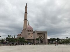 9:00前に着いたため、周りを探索しました。
韓国人の観光客ツアーの人がいましたが、日本観光客は人はほとんどいませんでした。