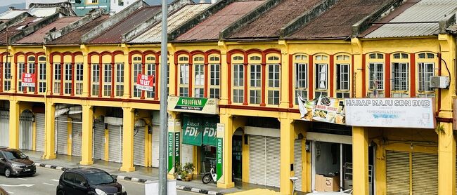 ペナン島中心部のジョージタウンは、2008年にユネスコの世界遺産に登録されています。<br /><br />さらに街の至るところに描かれたストリートアートが有名な街でもあります。