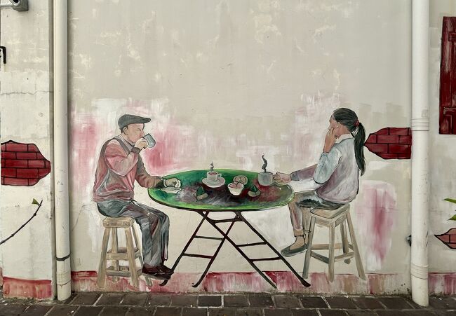 こんな感じのウォールアートが中心地のいろんなところにあり、熱心に写真を撮りながら散策する観光客がたくさんいました。