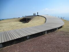 頂上に造られたMISORAと名付けられた木製の遊歩道です。ここからも雄大な景観が望めました。