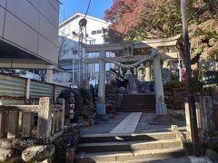日枝神社

修善寺駅までホテルのシャトルバスで移動して、修善寺温泉までいきました。日枝神社まで徒歩１分