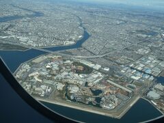 東京ディズニーシーにアメリカンウォーターフロントのニューヨークエリアがありますが、自分は今乗っているA350-1000で作り物のニューヨークから本物のニューヨークへ向かいます。
