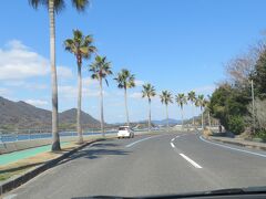 海岸線を走っていても道路が海面からそれほど高くないのは
外洋に面しておらず波がないからなのかな。