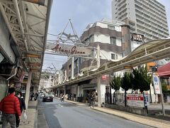 熱海銀座商店街は、早くもオープン前から列ができているお店もあった。歩道が狭いので、行列ができると歩きづらくなるなと感じる。