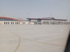 敦煌空港到着。小さくて可愛らしい田舎の空港。